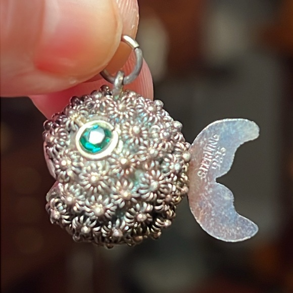 Rare Vintage Sterling Silver Emerald Green Eye Puffer Fish Necklace Pendant - Picture 4 of 8